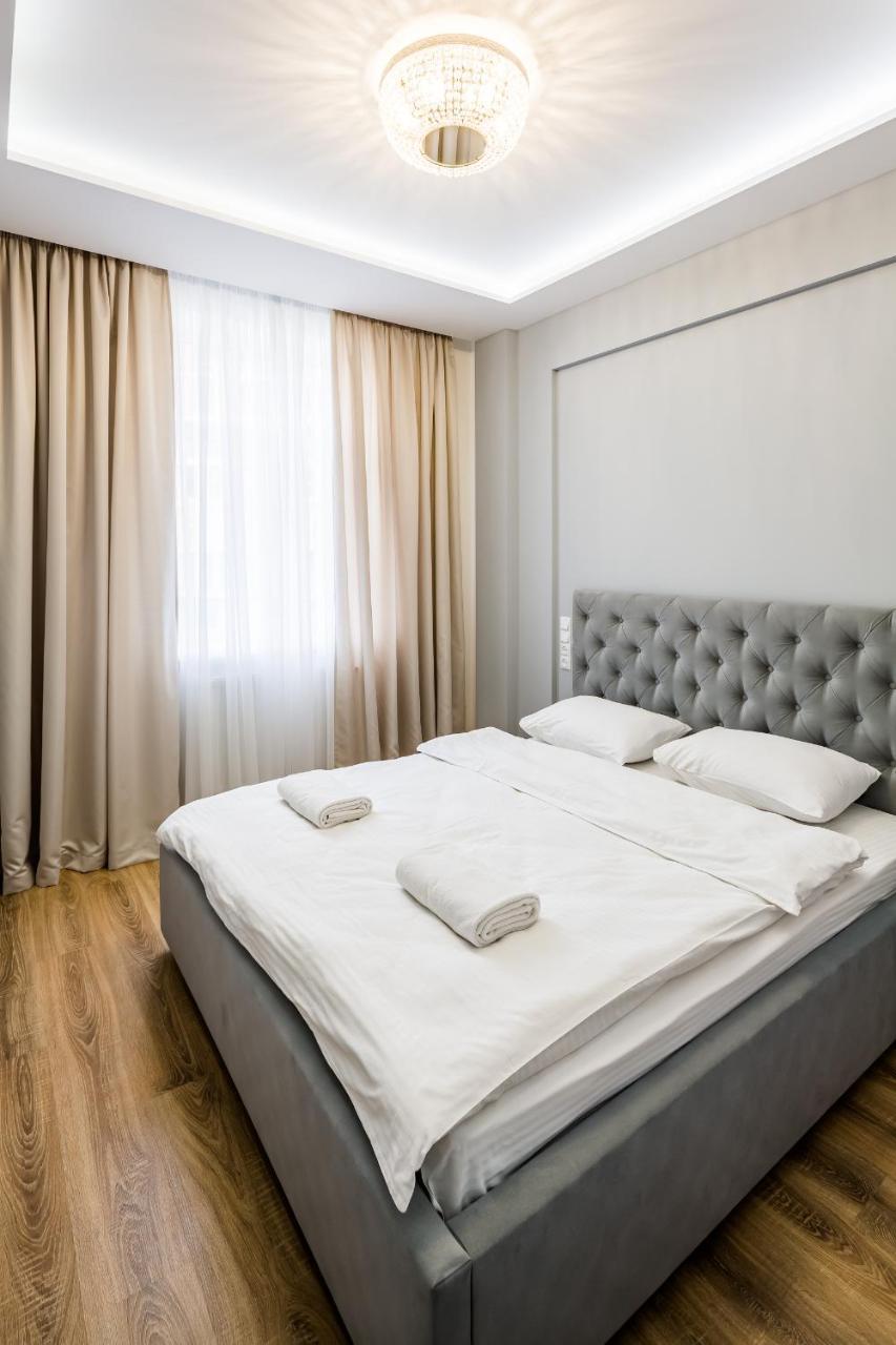 Royal Premier Apartment Лвив Екстериор снимка