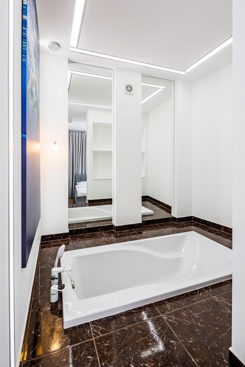 Royal Premier Apartment Лвив Екстериор снимка